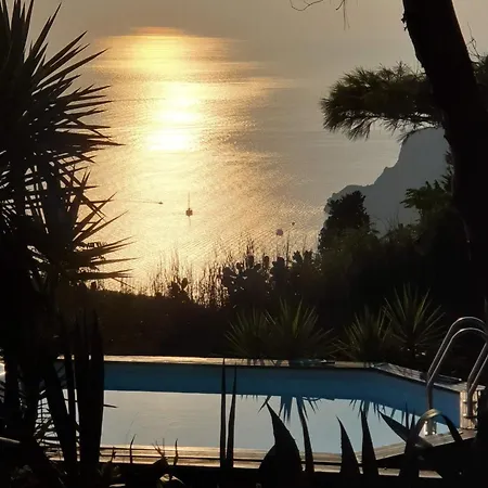 Anoeta Casetta Eoliana Lipari,pool,sauna Chalet *