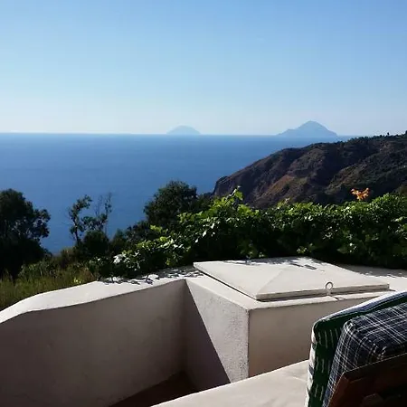 Anoeta Casetta Eoliana Lipari,pool,sauna * Città di Lipari